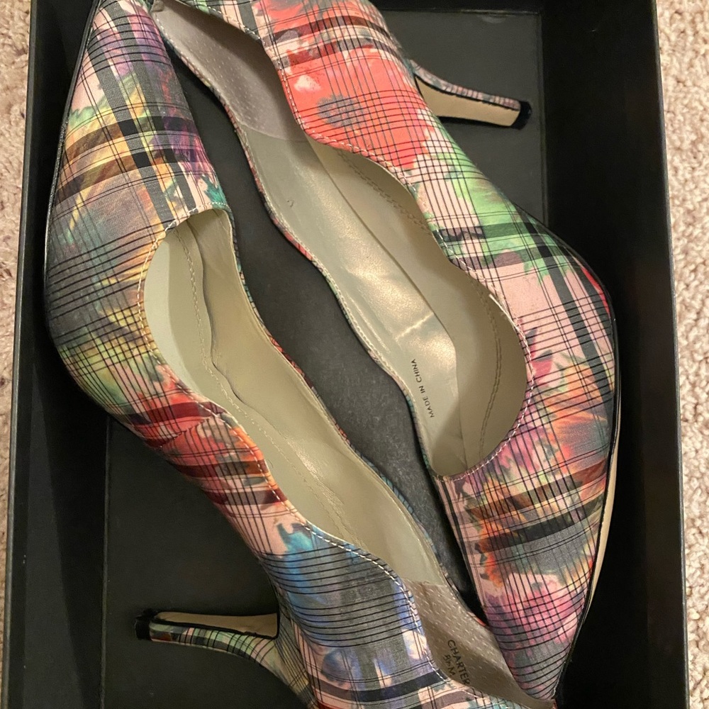 TAHARI CHARTER SCALLOP FLORAL PLAID 3” HEEL.